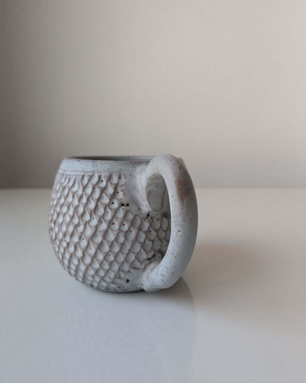 White scare texture mug